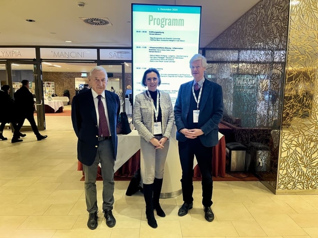 Wien, Dez 2024 Menopausekrongress Wien. Prof. Dr. Gruber mit Prof. DDr. Johannes C. Huber und Univ.-Prof., Dr. med., Dr. theol., Mag. pharm. Matthias Beck; ©privat