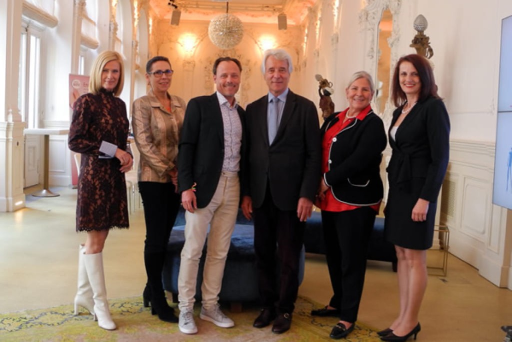 Wien 26. April 2022; Von li nach re: Sylvia Saringer, Univ.Prof. Dr. Doris M. Gruber, Dr. Alexander Just, Univ.Prof. Dr. Peter Husslein, BM aD. Dr. Andrea Kdolsky, OA Dr. Anita Rohrbacher © Simona Katzlinger